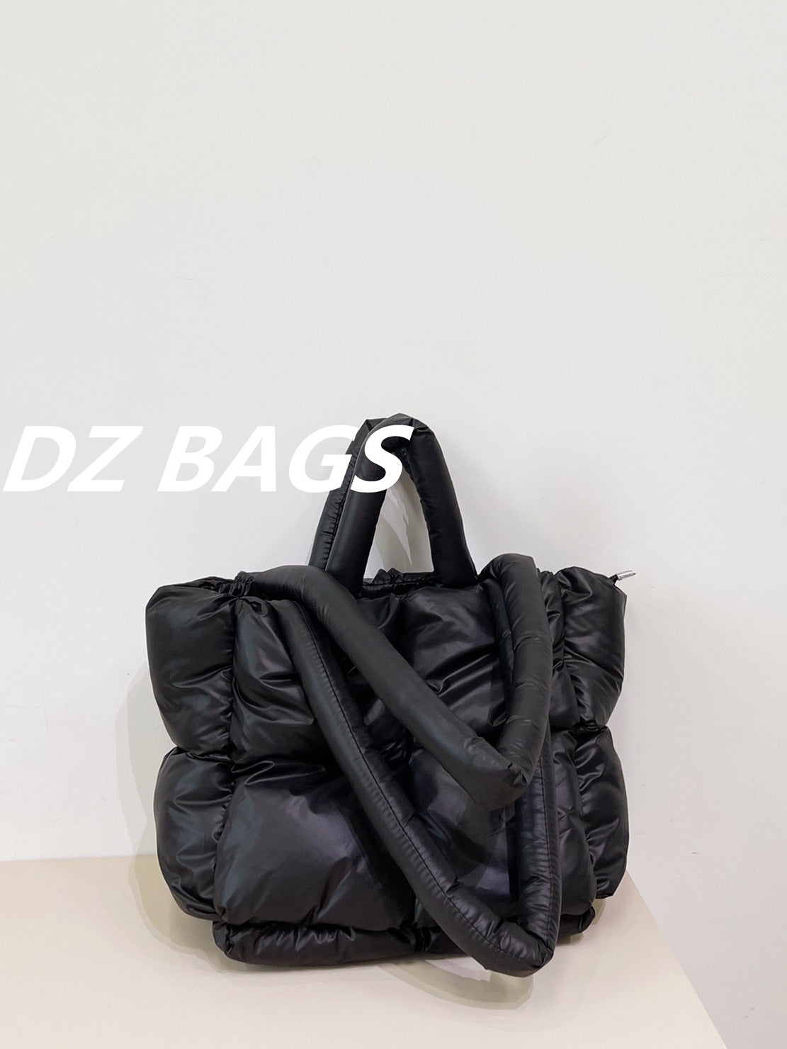 Oxford Down Super Puff Handbag